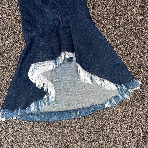 BLANKNYC FITTED FLARED RAW HEM JEANS. NEW WITH TAGS Size 26. - Picture 4 of 16